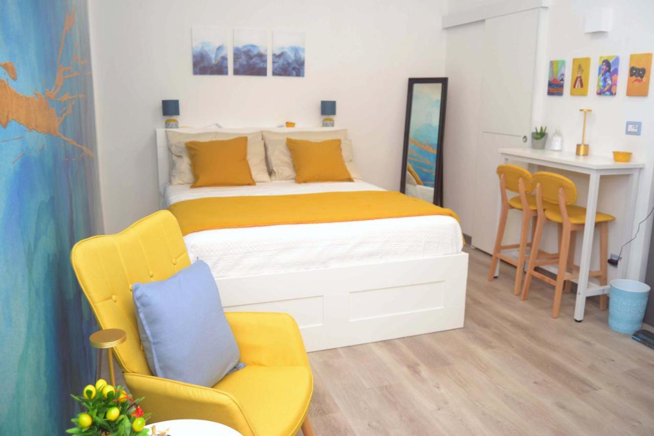 Room&Chiaia Napoli Eksteriør billede